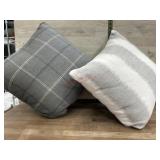 2 throw pillows