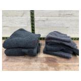 2 hand towels & 4 bath rugs