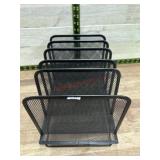 Plastic mesh divider