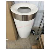 13 gallon Trash can