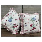2 throw pillows