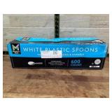 600 White Plastic Disposable Spoons