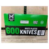 600 White Plastic Knives