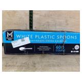 600 White Plastic Spoons