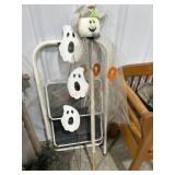 2 Ghost decorations