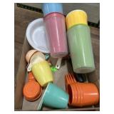 Flat of vintage plastic ware, measure cups.,