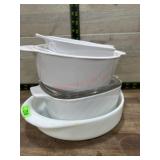 White baking dishes and one lid