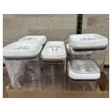 6 Piece set of locking lid storage containers
