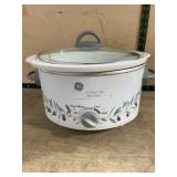 GE 4.5-Quart Oval Slow Cooker With Case