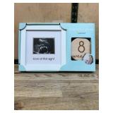 Pearhead Pregnancy Gift Set, Frame & Milestone