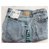 Signature 18W Light Wash Denim Jeans