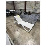 WAVE - MESH CHAISE LOUNGE - SILVER / WHITE