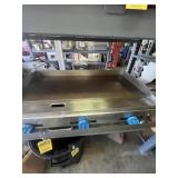GRIDDLE WITH 3 BURNERS