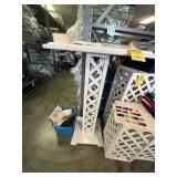 WHITE WOOD LATTICE PODIUM