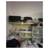LOT NAPKINS, LINEN ACCESSORIES, 3 FOLDING CHAIRS,