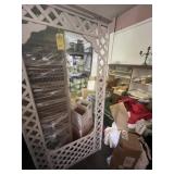 WHITE WOOD LATTICE PIECE