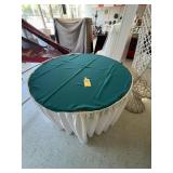 ROUND TABLE WITH LINENS - 4