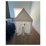 LACE / SATIN PLAY HOUSE