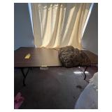FOLDING TABLE