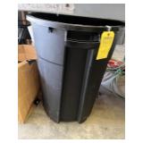 GARBAGE CAN - 32 GALLON (LID ON LOFT)