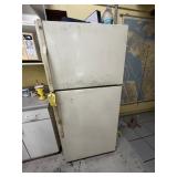 GE REFRIGERATOR / FREEZER