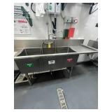 STAINLESS STEEL TRIPLE COMPARTMENT SINK WITH FAUCE