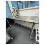 STAINLESS STEEL WORK TABLE ON WHEELS (NO LOWER SHE