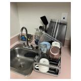 LOT ASSORTED / ALL UNTAGGED IN KITCHEN - GARBAGE B