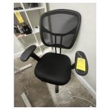 BLACK MESH ROLLING OFFICE CHAIRS (OFFICE 5)