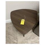 END TABLE (LOUNGE)