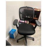 BLACK MESH ROLLING OFFICE CHAIRS (OFFICE 10 / CONF