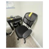 BLACK MESH ROLLING OFFICE CHAIRS (OFFICE 1)