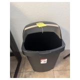 GARBAGE CAN (LOBBY)