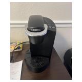 KEURIG MACHINE WITH K-CUP HOLDER, ACCESSORIES HOLD