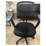 BLACK MESH ROLLING OFFICE CHAIR (LOBBY)