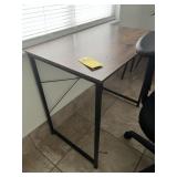METAL FRAME DESK WITH WOOD-LIKE TOP (LOBBY)