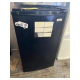 MAGIC CHEF MINI FRIDGE