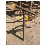 HEAVY DUTY METAL V-HEAD PIPE JACK STAND
