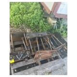 METAL PIECES WITH THREADED BOLTS