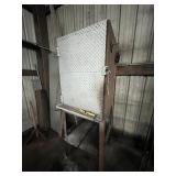 METAL CABINET WITH 1 DOOR