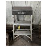 KELLER 2-STEP LADDER