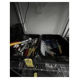 LOT UTENSILS, ACCESSORIES, KNIVES, MEASURE CUPS, I