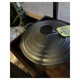 LE CREUSET GRAY ROUND POT WITH LID