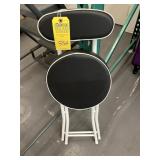 BLACK & WHITE FOLDING CUSHIONED CHAIR