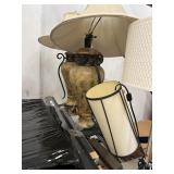 ASSORTED LAMPS - 4- TABLE TOP / 1- FLOOR