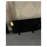 INSIGNIA TELEVISION ON FEET - 40