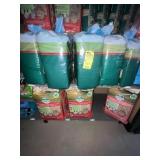 LARGE TIMOTHY HAY - PLAY-ON / KAYTEE (BOTTOM 2 SHE