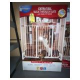 CARLSON X-TALL WALK-THRU GATE WITH SMALL PET DOOR