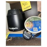 PET SAFE STAY & PLAY POD & COLLAR