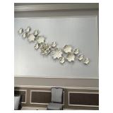 ENAMEL COATED METAL DECOR WITH CREAM COLOR FLOWERS